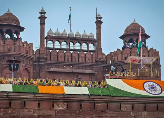 Prime Minister Modi hoisted the tricolor flag at the Red Fort in the national capital, Delhi.