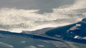 Huge earthquake in America.. Tsunami warnings..?
