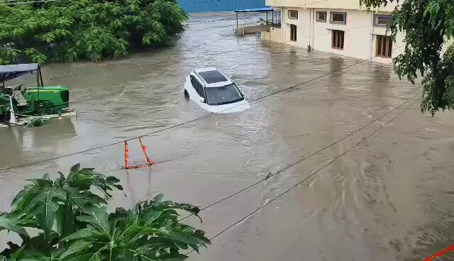 Heavy floods in Kamareddy, 6 missing