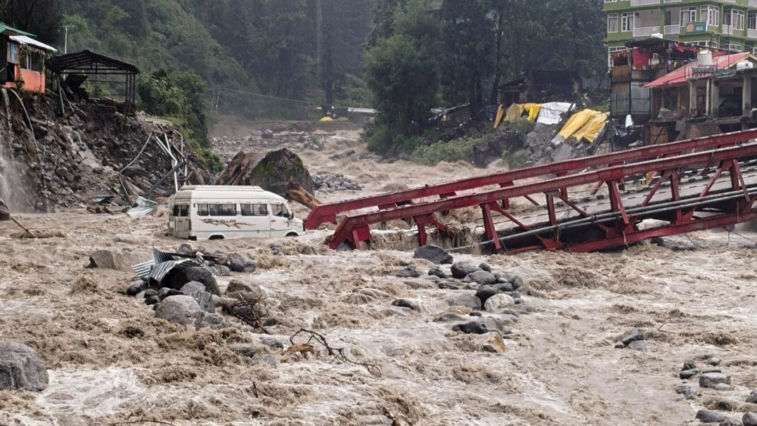 Natural disaster in Uttarakhand.. 2500 tourists stranded in Mussoorie