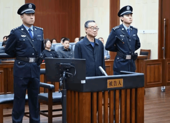 Former ministers sentenced to death for massive corruption in China
