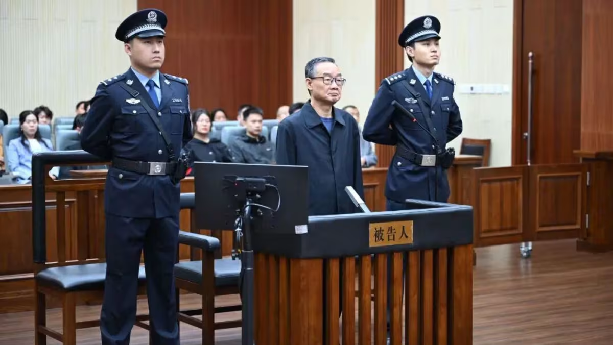 Former ministers sentenced to death for massive corruption in China