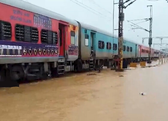 Cyclone Montha effect.. Heavy flood reaches Dornakal railway track..
