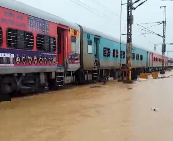 Cyclone Montha effect.. Heavy flood reaches Dornakal railway track..
