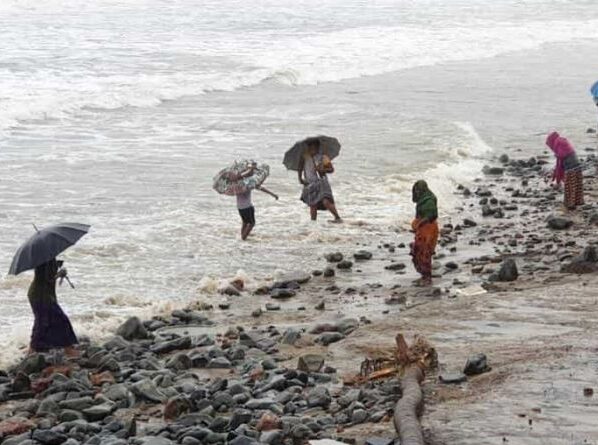 Gold on the Uppada coast.. Sea gold washed away by the storm..